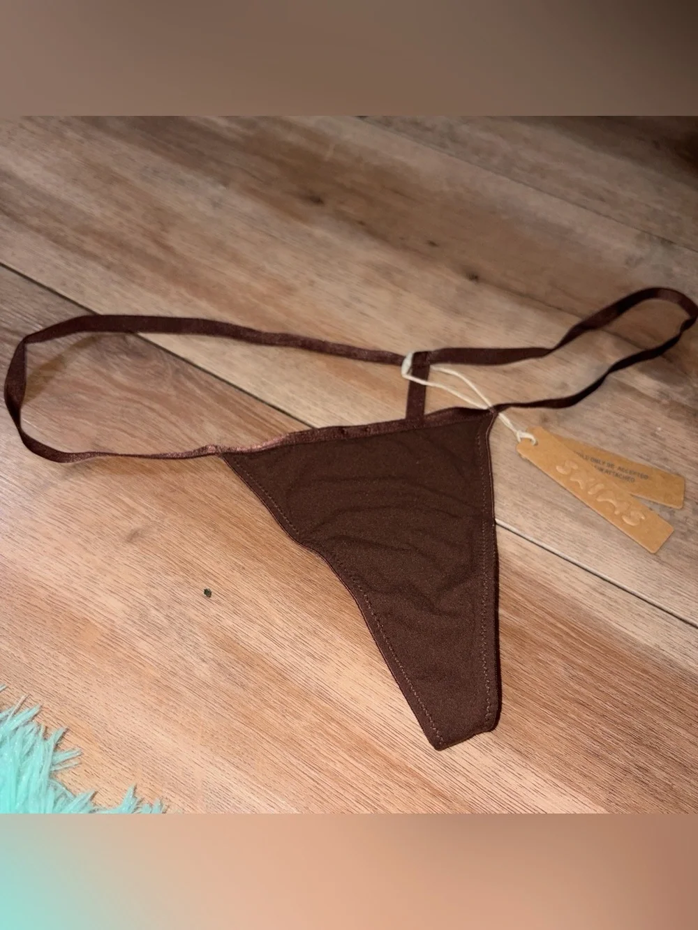 Skims Thong in color cocoa size XL